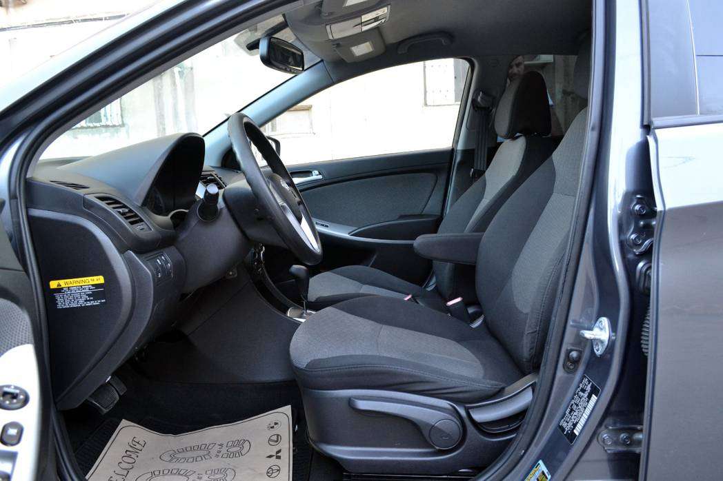 Hyundai Accent, 2012 il, 1.6 L, 118 000 km