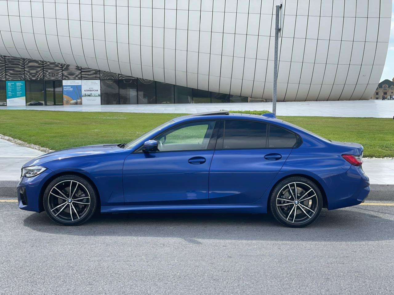 BMW 330, 2019 il, 2.0 L, 9 500 km