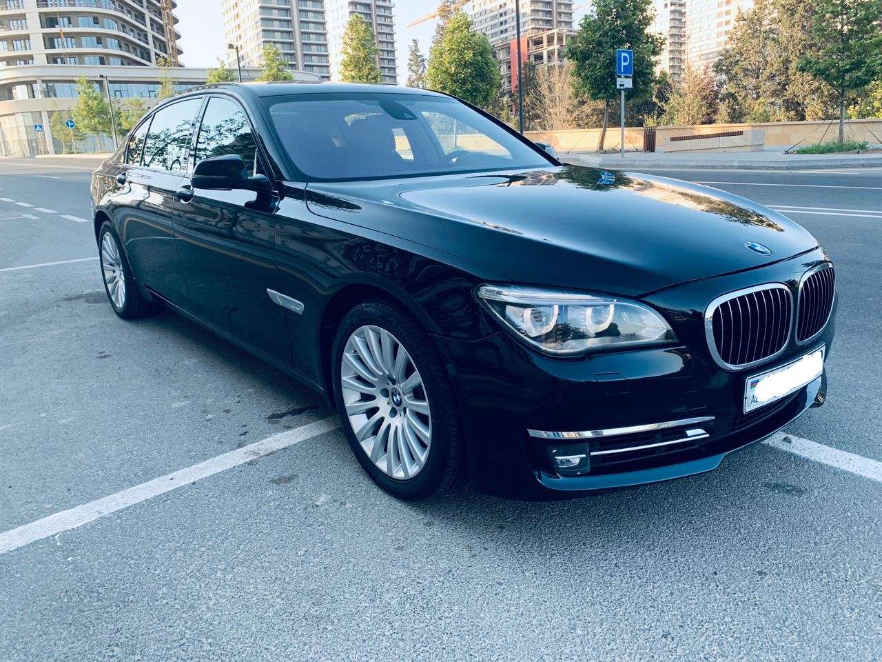 BMW 750, 2011 il, 4.4 L, 182 000 km