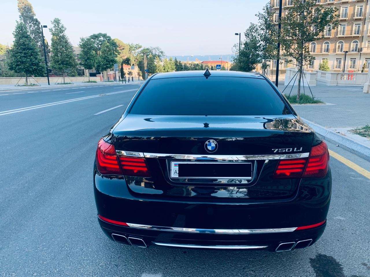 BMW 750, 2011 il, 4.4 L, 182 000 km