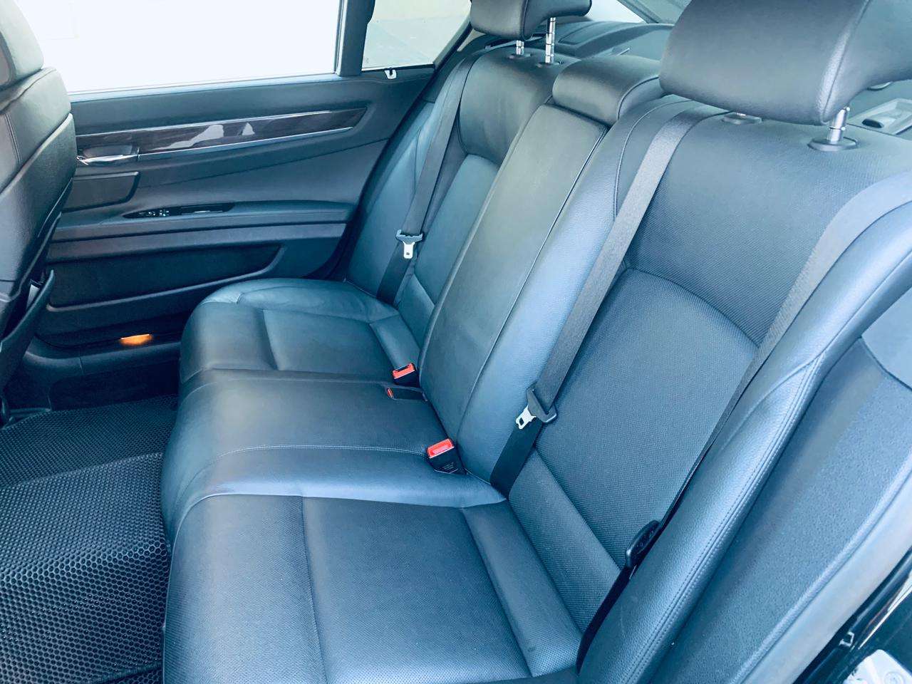 BMW 750, 2011 il, 4.4 L, 182 000 km
