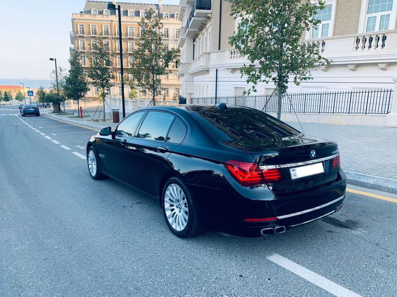 BMW 750, 2011 il, 4.4 L, 182 000 km