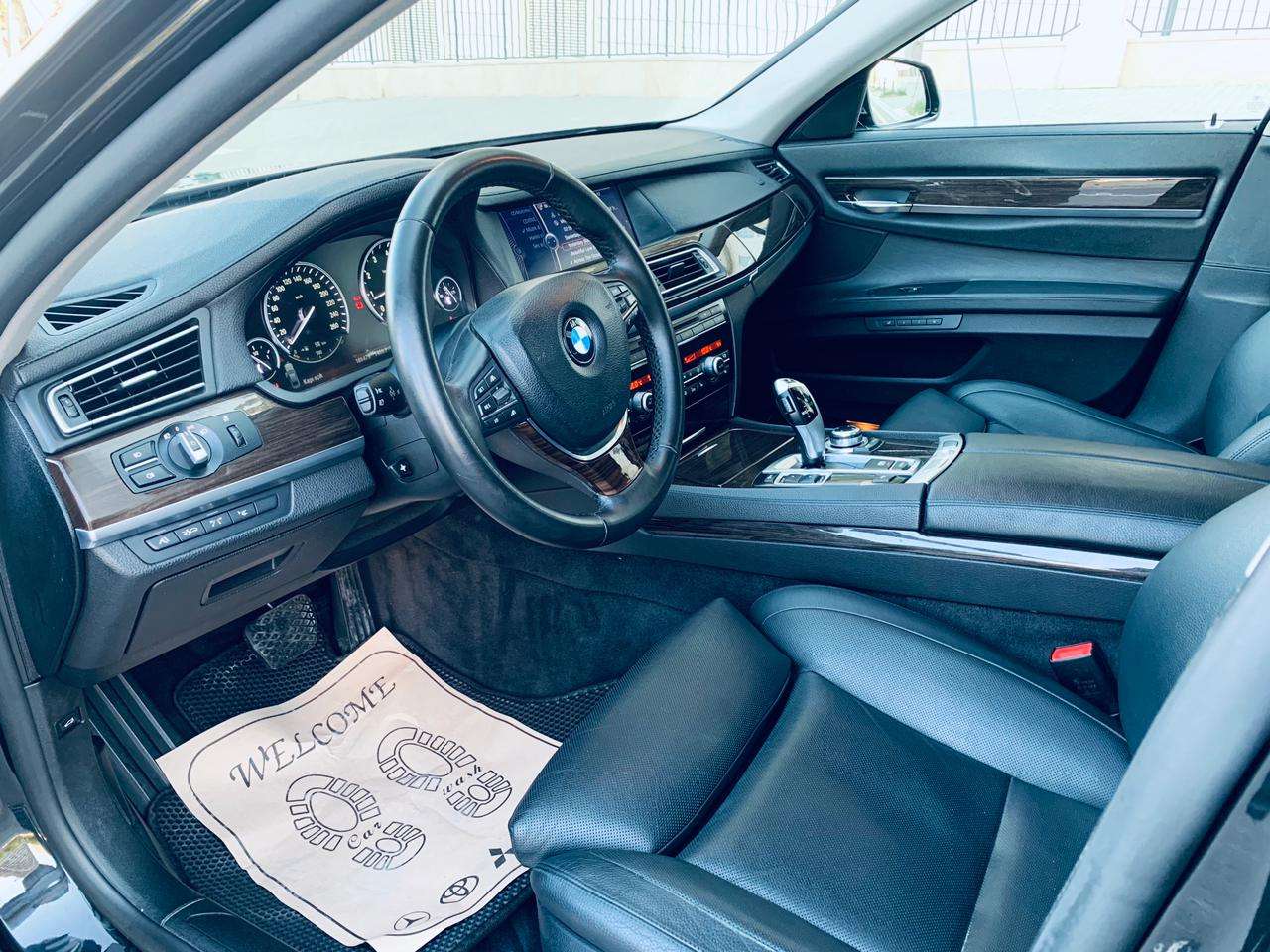 BMW 750, 2011 il, 4.4 L, 182 000 km