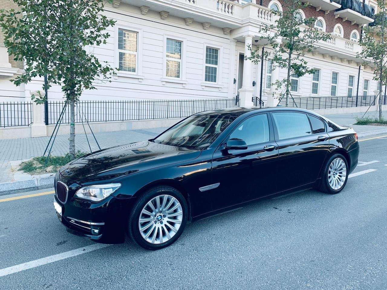 BMW 750, 2011 il, 4.4 L, 182 000 km