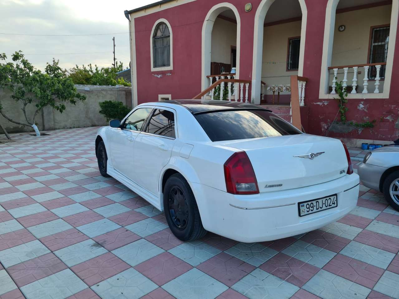 Chrysler 300, 2005 il, 3.5 L, 200 000 km