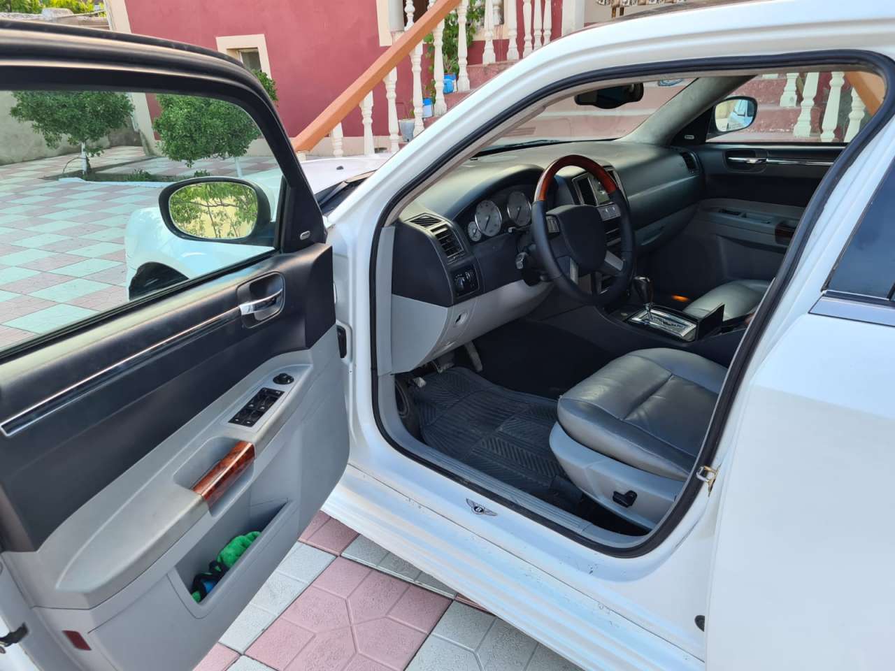 Chrysler 300, 2005 il, 3.5 L, 200 000 km
