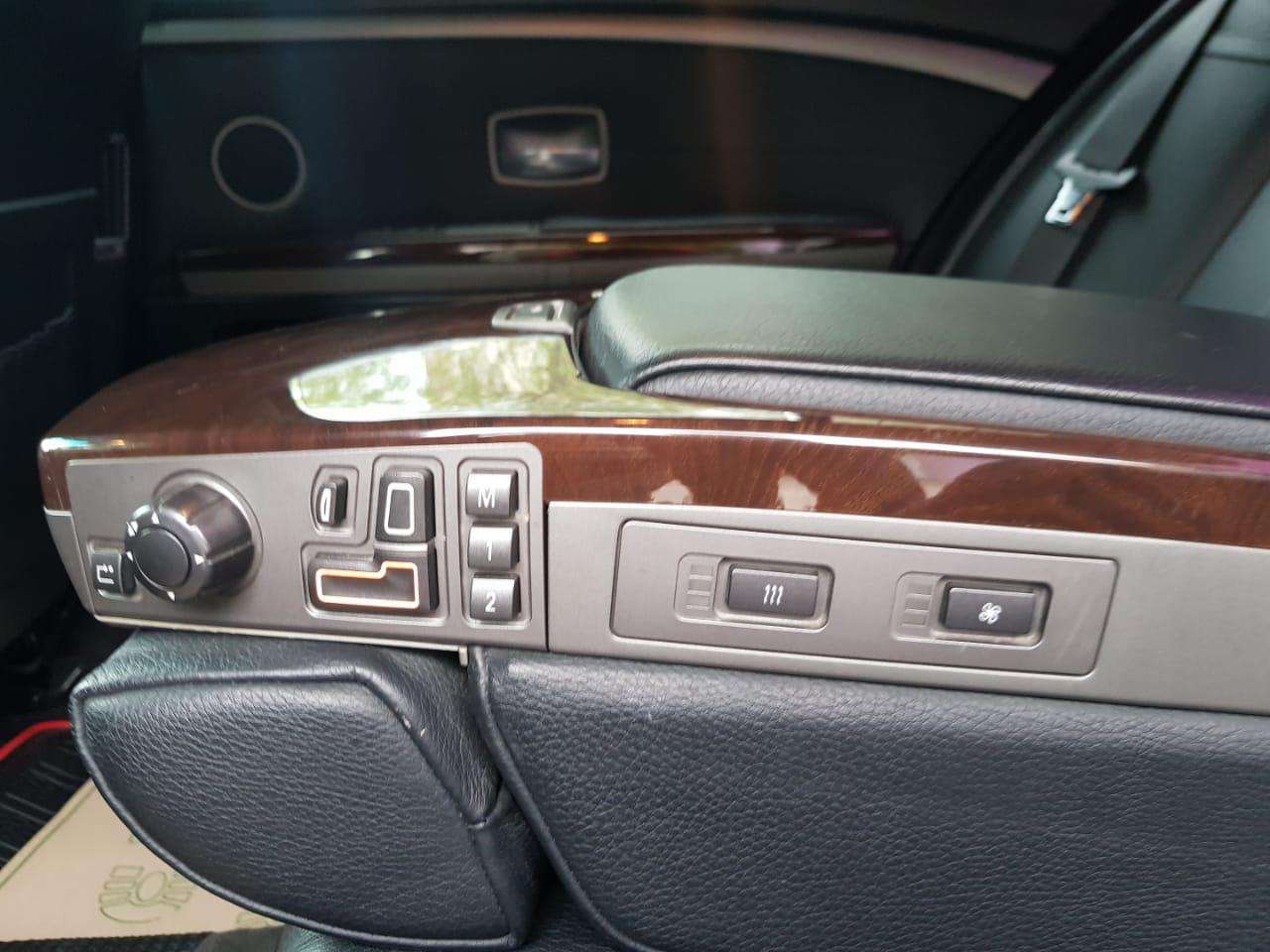 BMW 745, 2004 il, 4.4 L, 321 000 km
