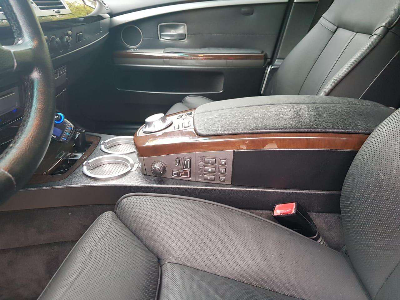 BMW 745, 2004 il, 4.4 L, 321 000 km