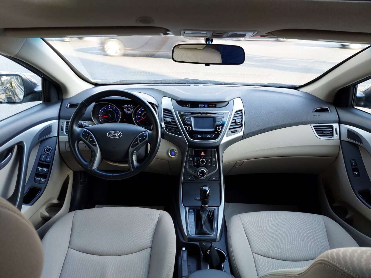 Hyundai Elantra, 2015 il, 1.8 L, 53 000 km