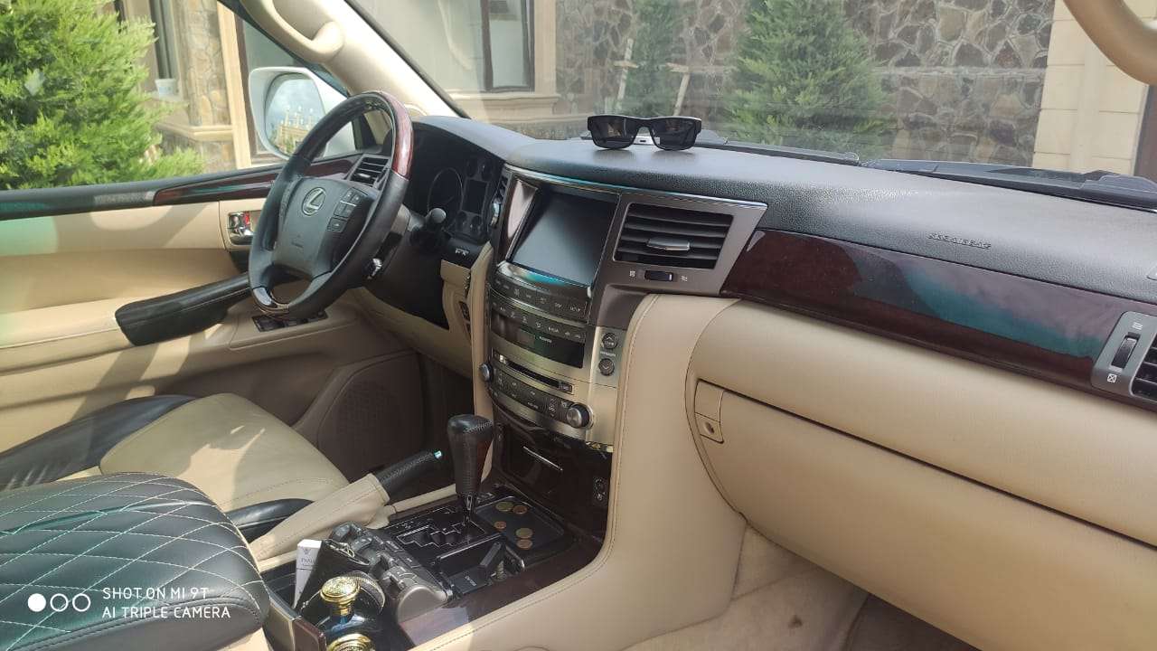 Lexus LX 570, 2009 il, 5.7 L, 169 380 km
