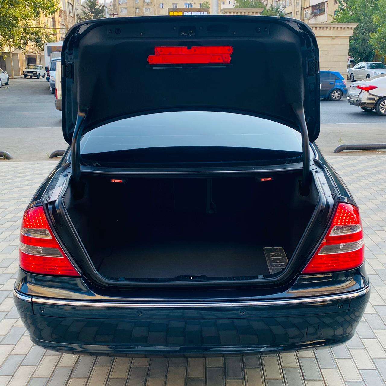 Mercedes E 240, 2002 il, 2.6 L, 228 000 km