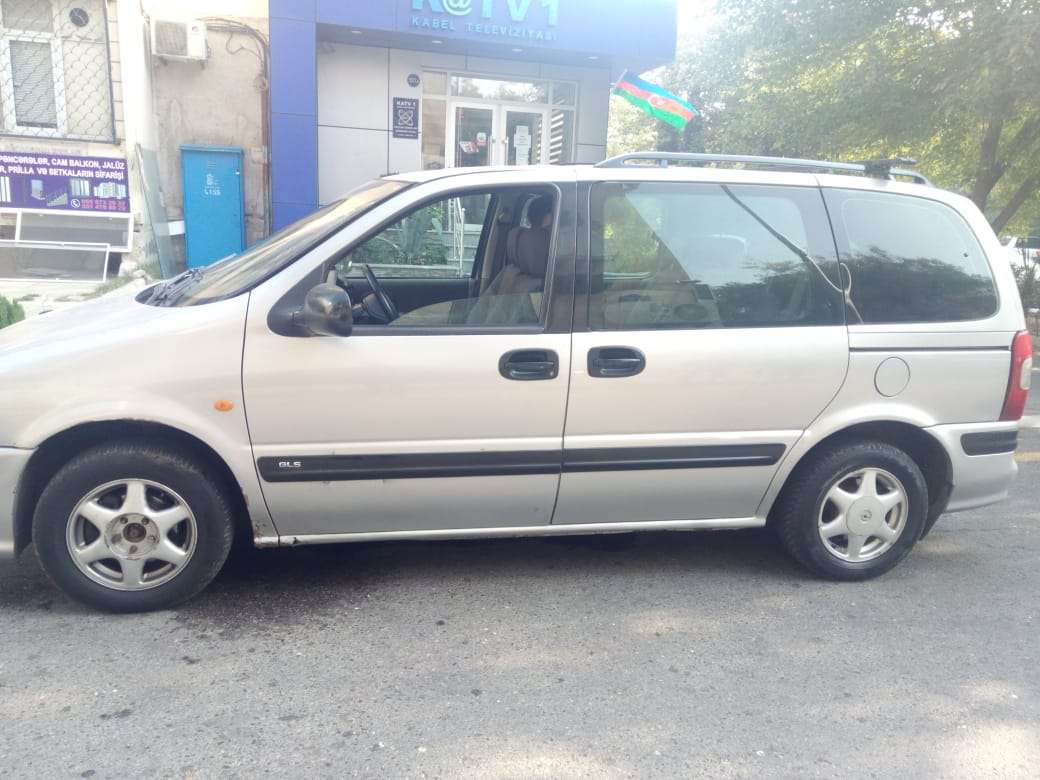 Opel Sintra, 1998 il, 2.2 L, 100 000 km
