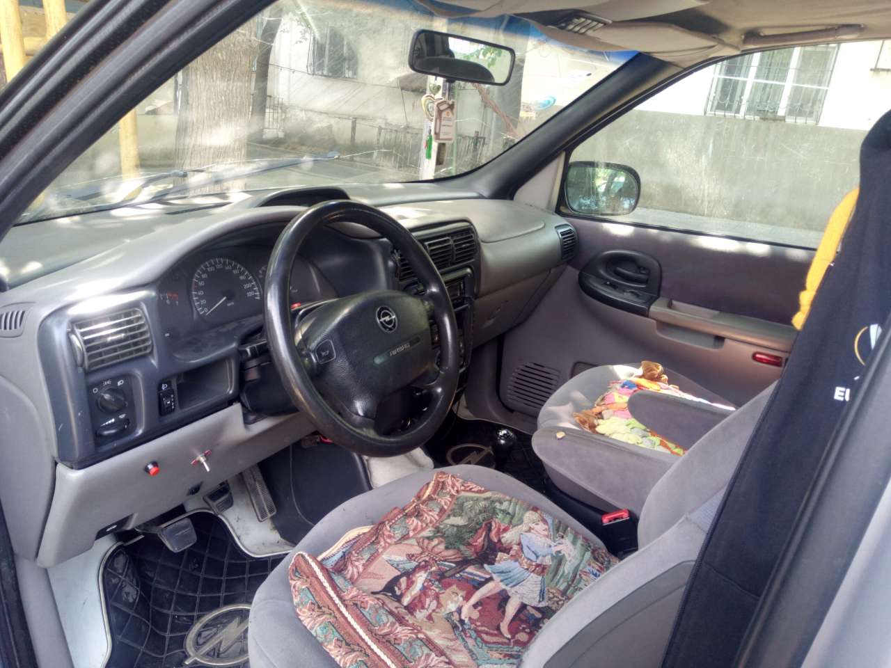 Opel Sintra, 1998 il, 2.2 L, 100 000 km
