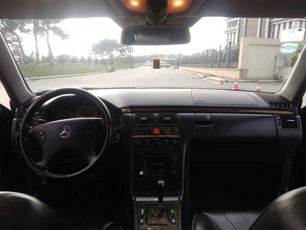Mercedes E 270, 1999 il, 2.7 L, 352 000 km