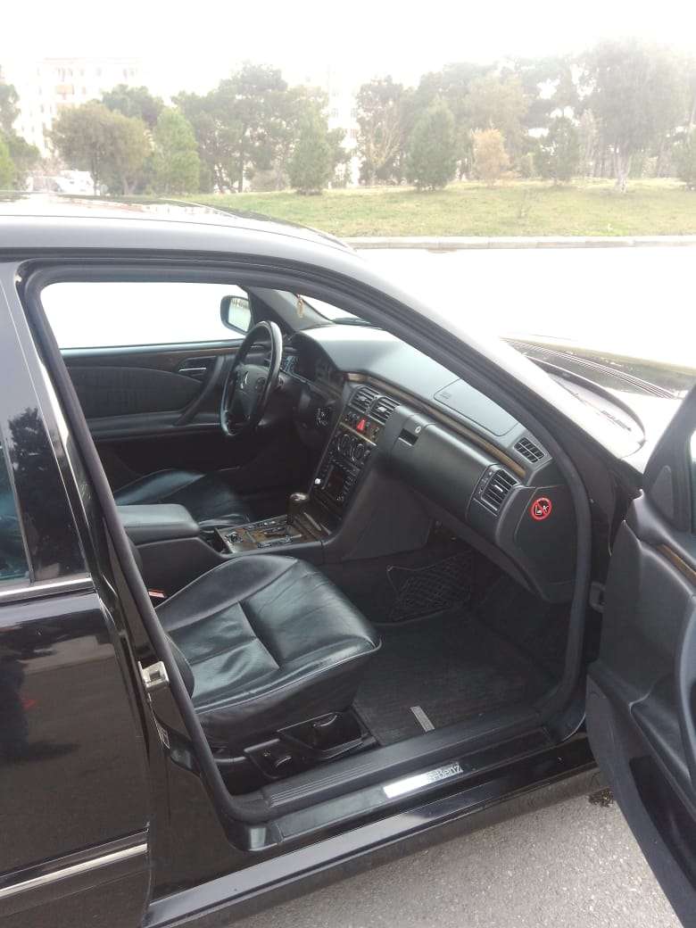 Mercedes E 270, 1999 il, 2.7 L, 352 000 km