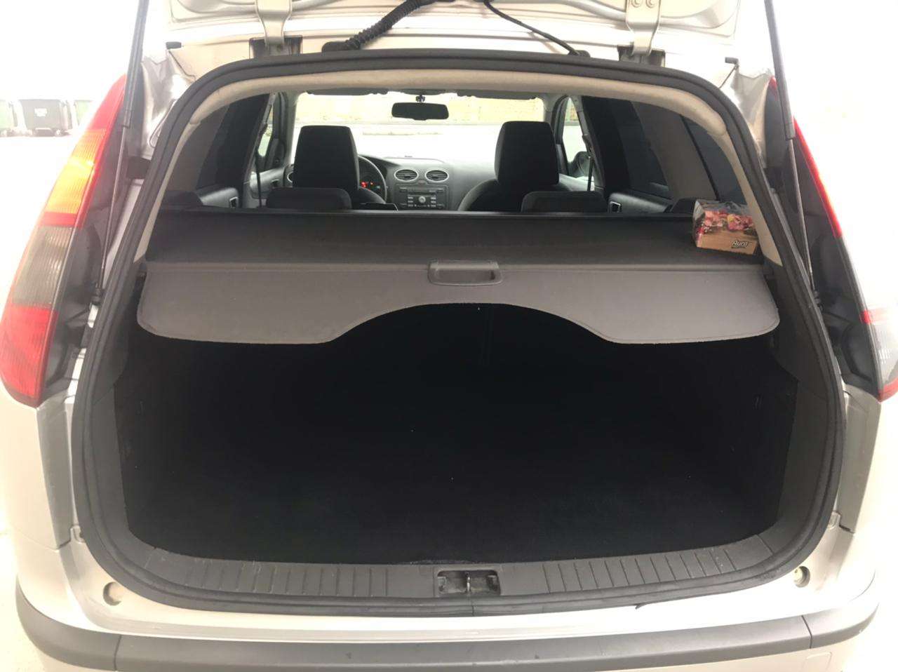 Ford Focus, 2005 il, 1.4 L, 275 000 km