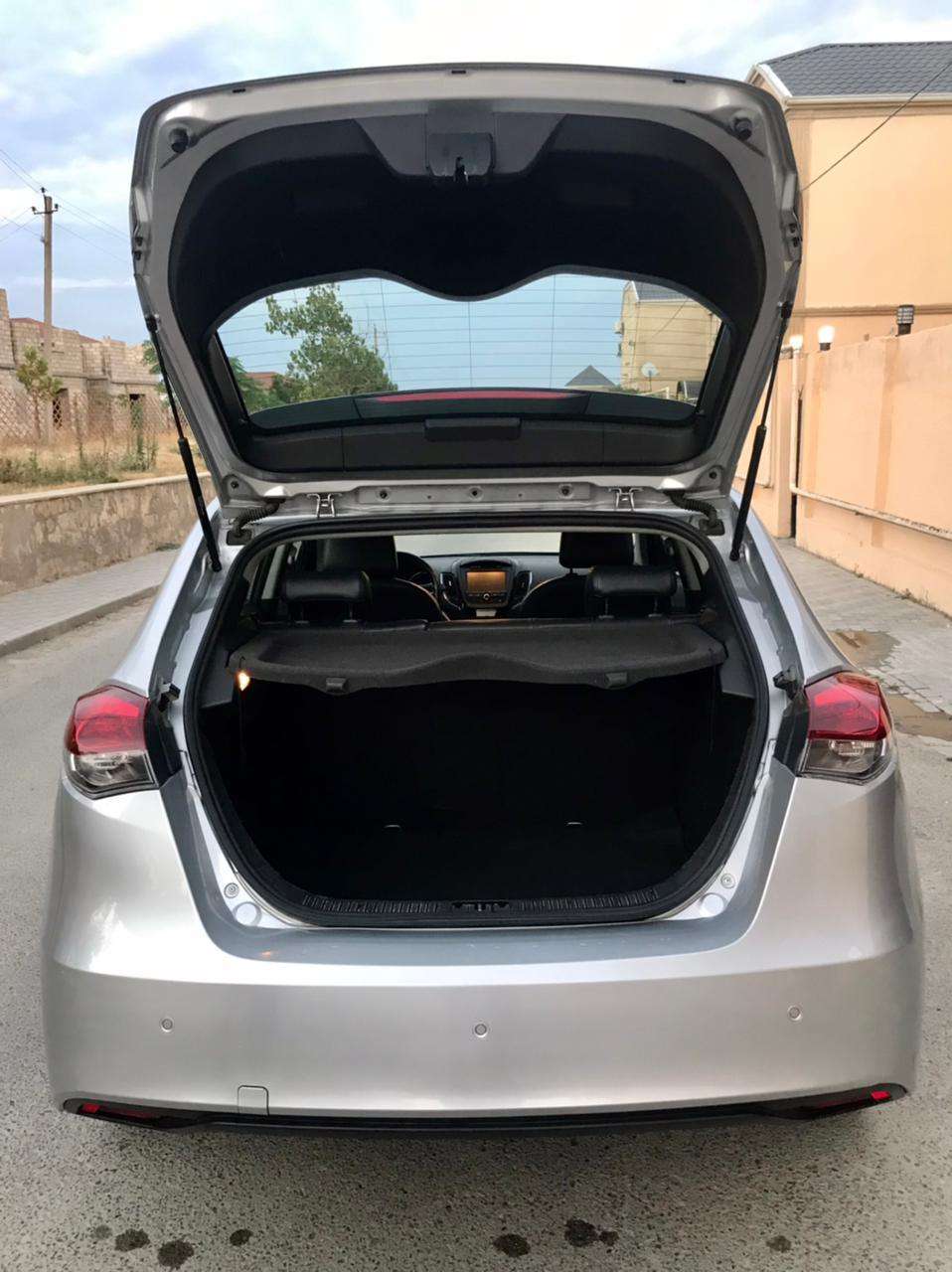 MG 5, 2014 il, 1.5 L, 100 000 km