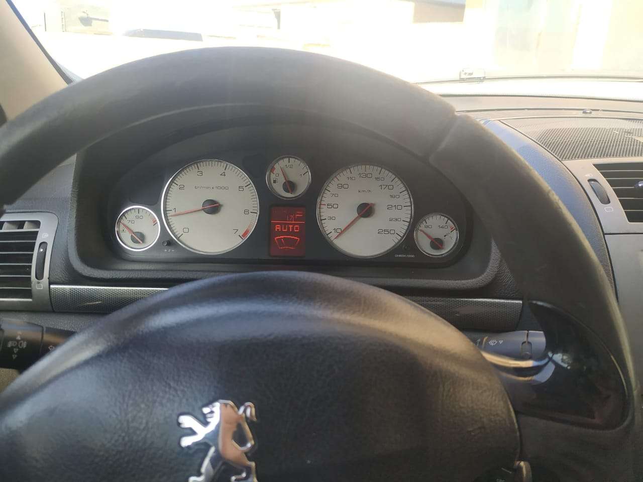 Peugeot 407, 2005 il, 2.2 L, 300 000 km