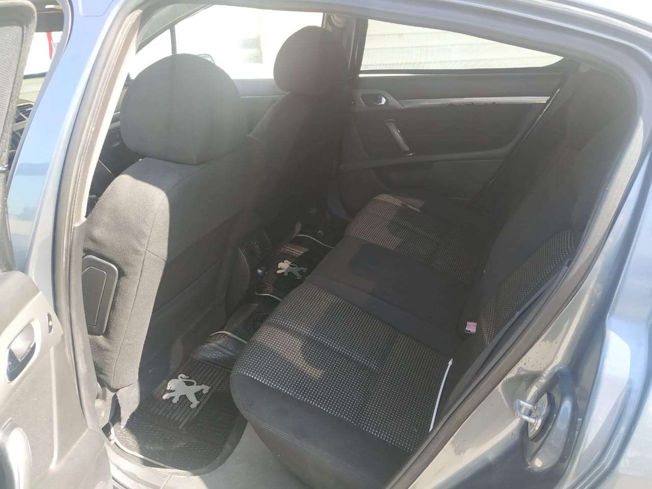 Peugeot 407, 2005 il, 2.2 L, 300 000 km