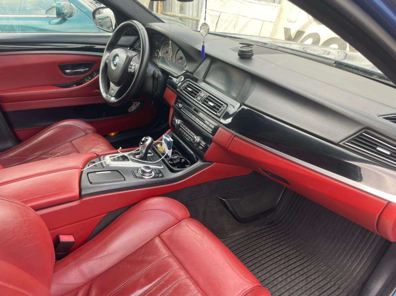 BMW M5, 2012 il, 4.4 L, 190 000 km