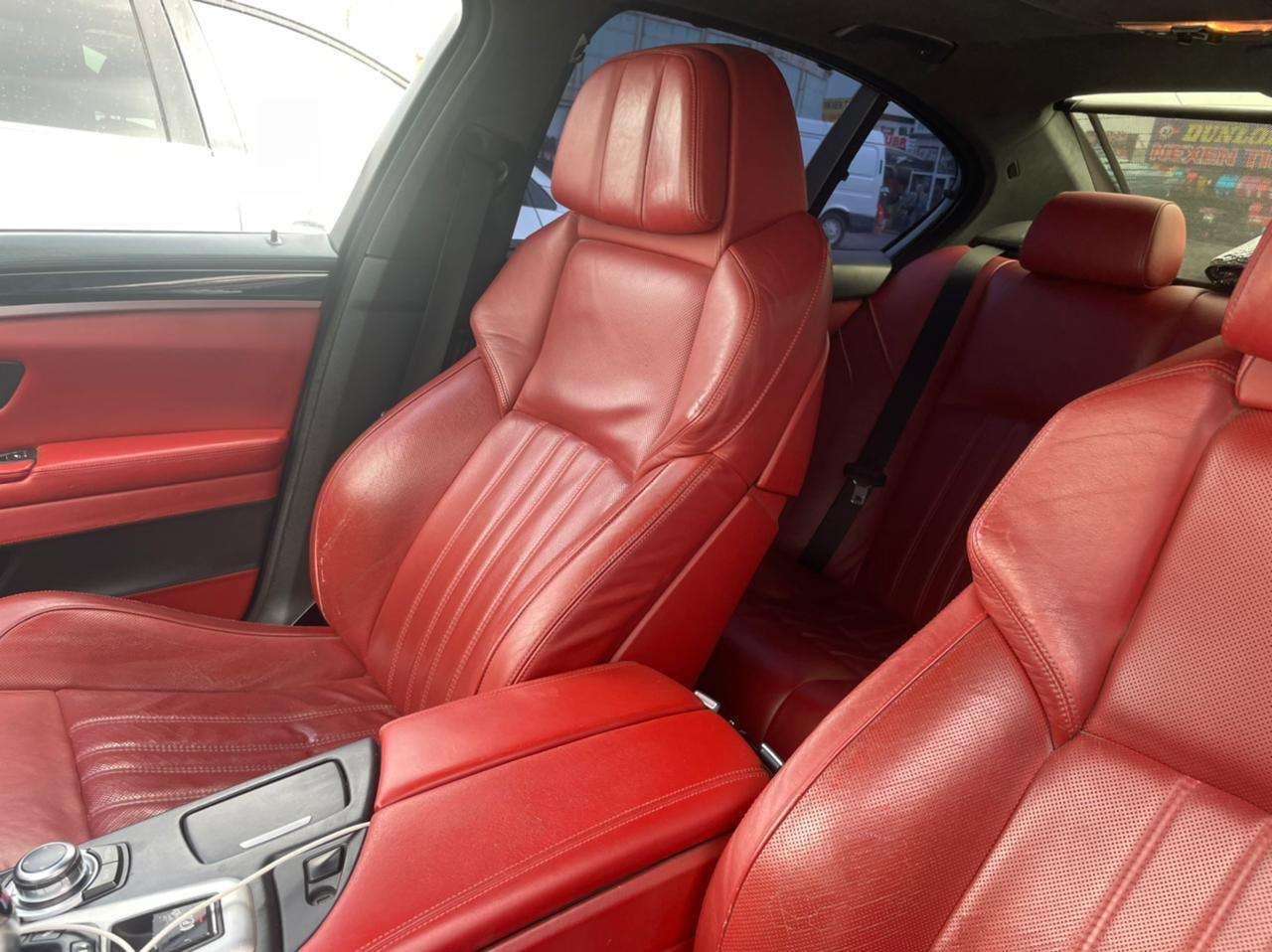 BMW M5, 2012 il, 4.4 L, 190 000 km