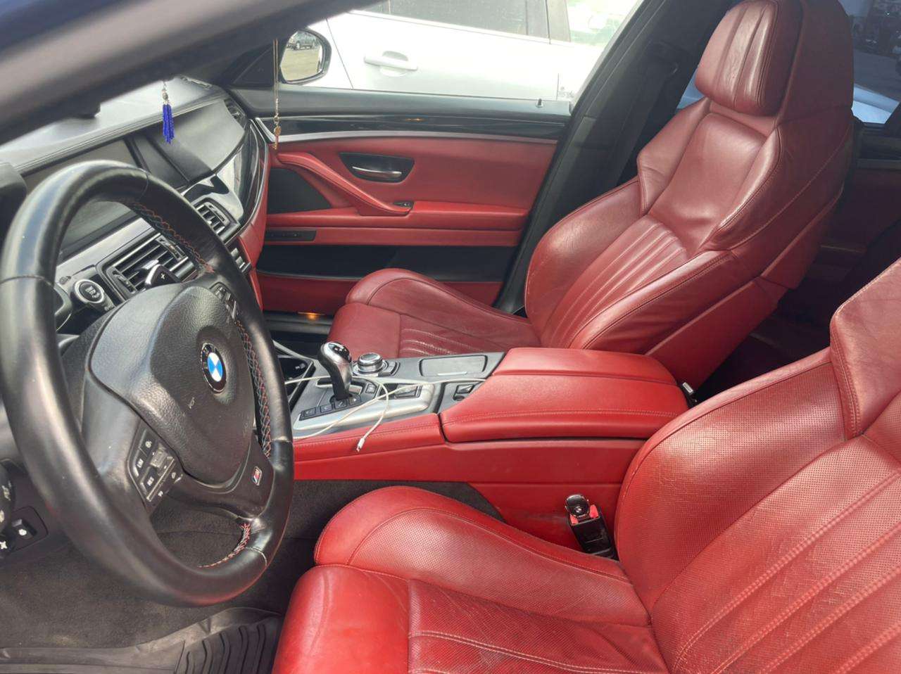 BMW M5, 2012 il, 4.4 L, 190 000 km