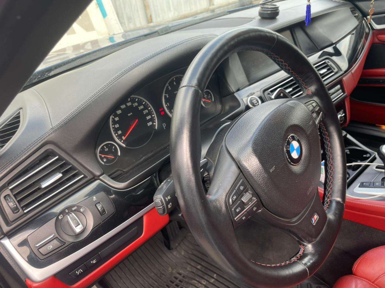 BMW M5, 2012 il, 4.4 L, 190 000 km