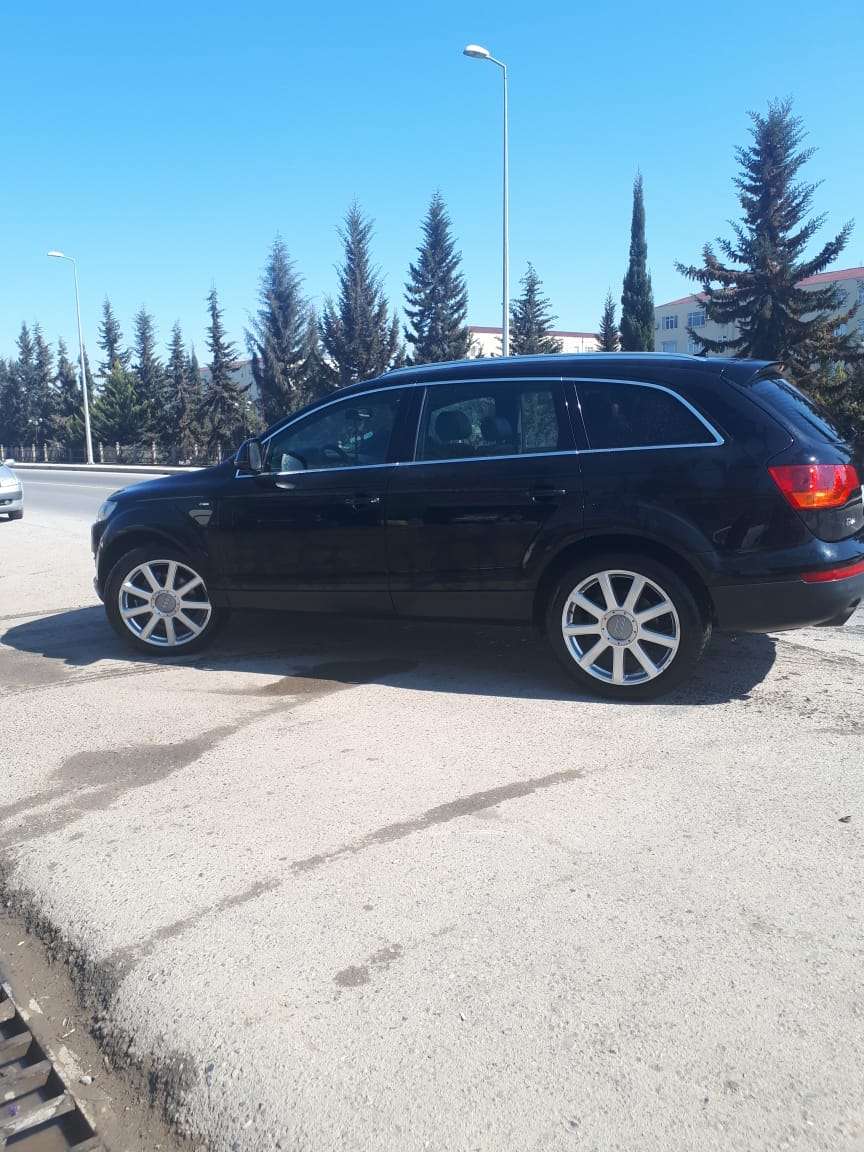 Audi Q7, 2008 il, 3.0 L, 280 000 km