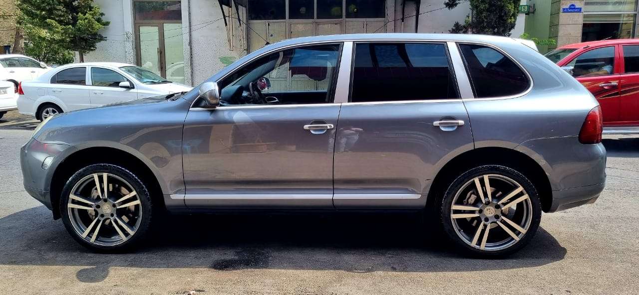 Porsche Cayenne, 2005 il, 4.5 L, 179 000 km
