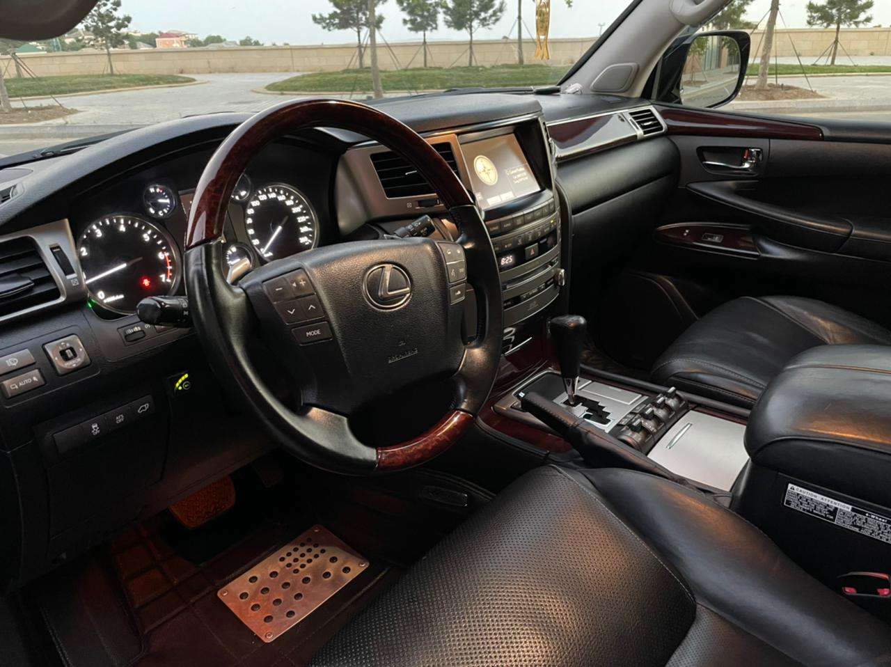 Lexus LX 570, 2012 il, 5.7 L, 122 000 km
