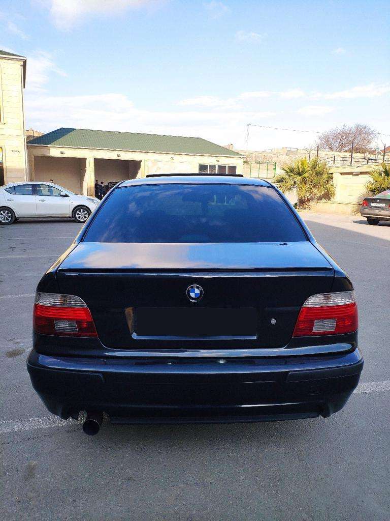 BMW 528, 2000 il, 2.8 L, 200 000 km