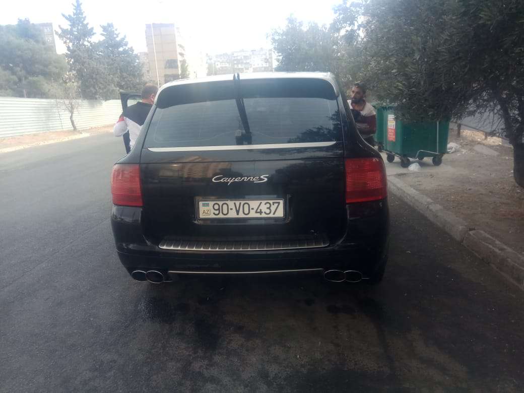 Porsche Cayenne, 2005 il, 4.5 L, 100 000 km