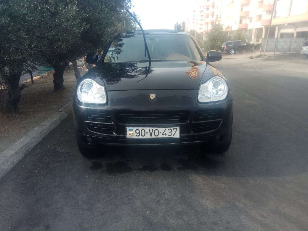 Porsche Cayenne, 2005 il, 4.5 L, 100 000 km