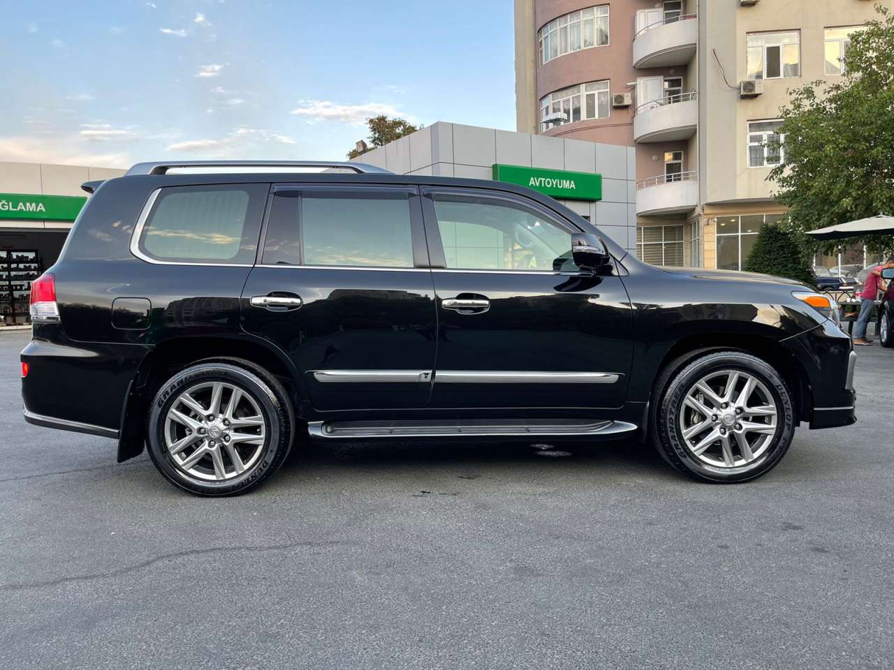 Lexus LX 570, 2012 il, 5.7 L, 128 000 km