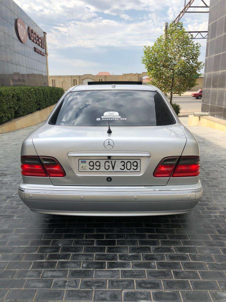Mercedes E 320, 2000 il, 3.2 L, 327 125 km