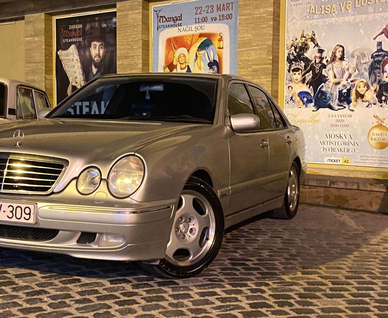 Mercedes E 320, 2000 il, 3.2 L, 327 125 km