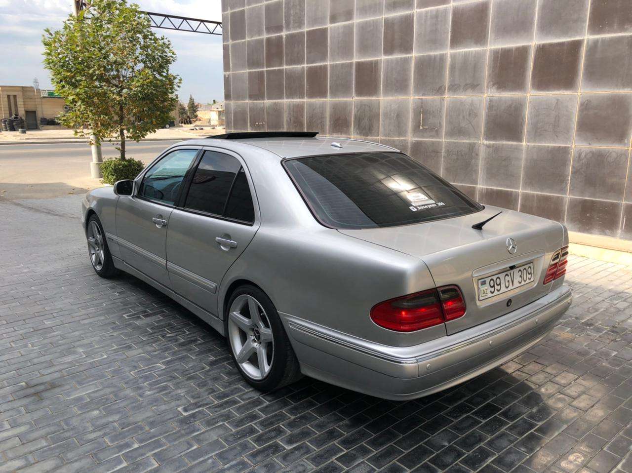 Mercedes E 320, 2000 il, 3.2 L, 327 125 km