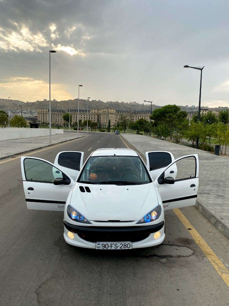 Peugeot 206, 2004 il, 1.4 L, 409 091 km