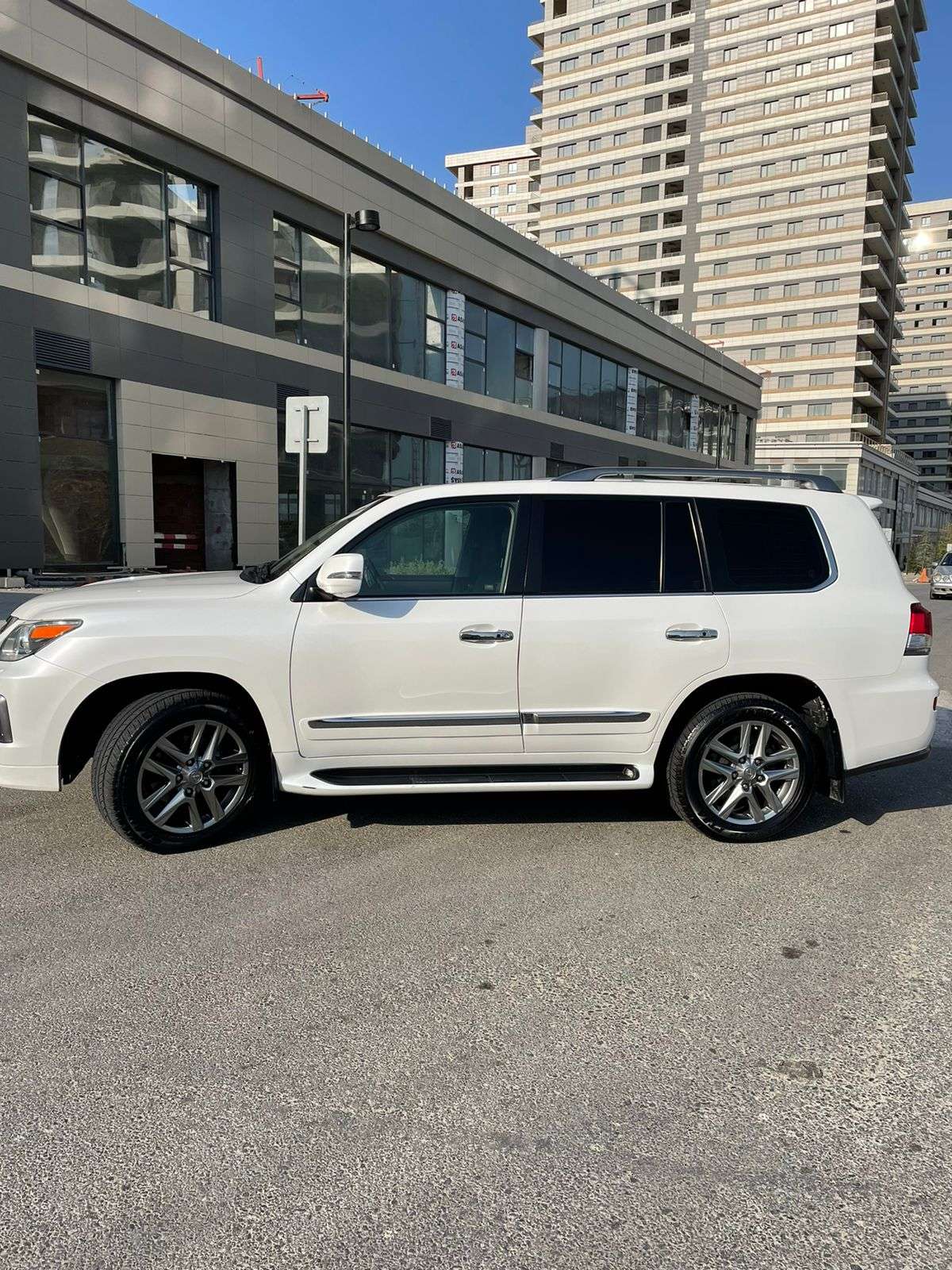 Lexus LX 570, 2012 il, 5.7 L, 136 000 km