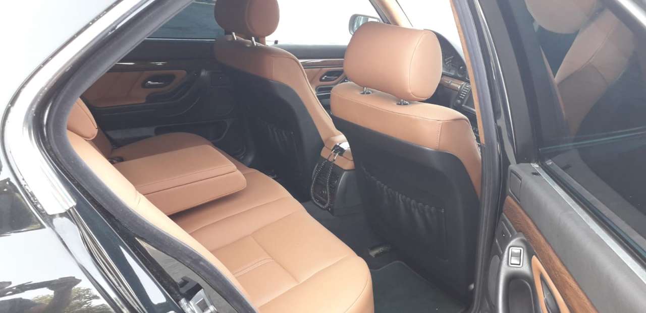 BMW 728, 1998 il, 2.8 L, 100 000 km