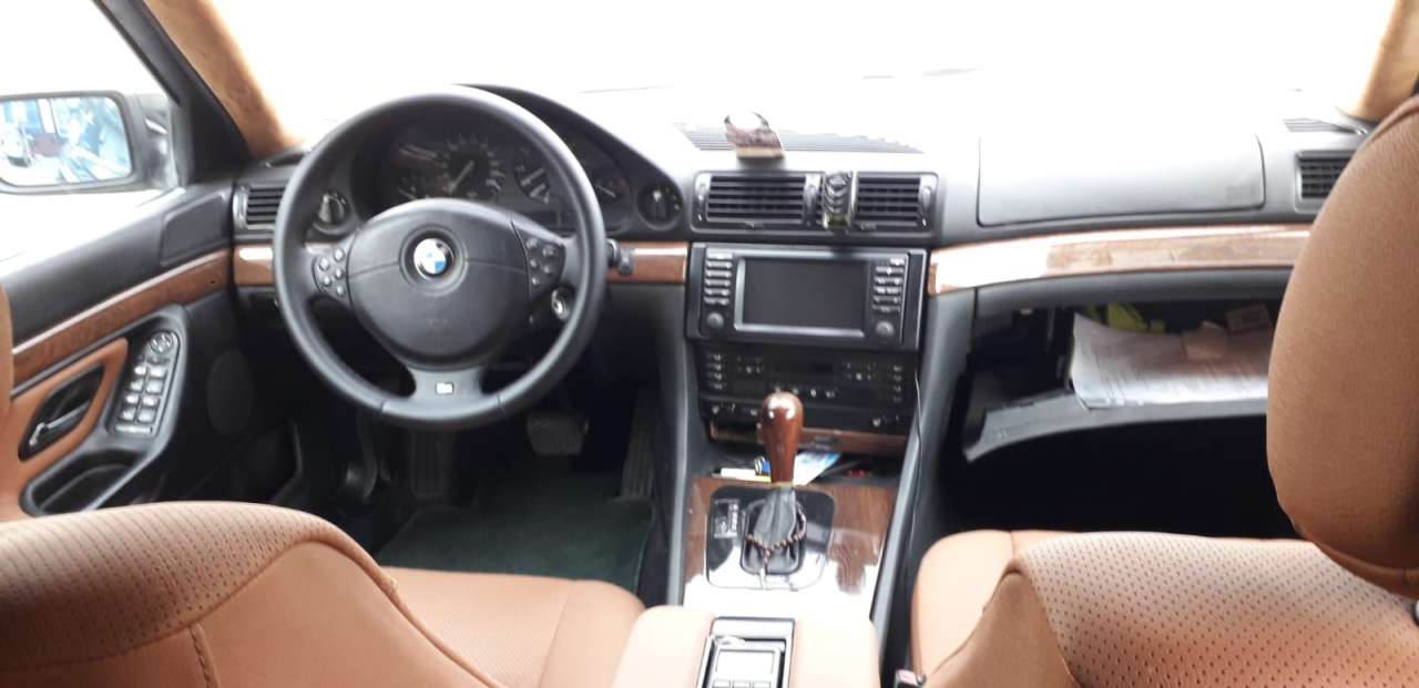 BMW 728, 1998 il, 2.8 L, 100 000 km