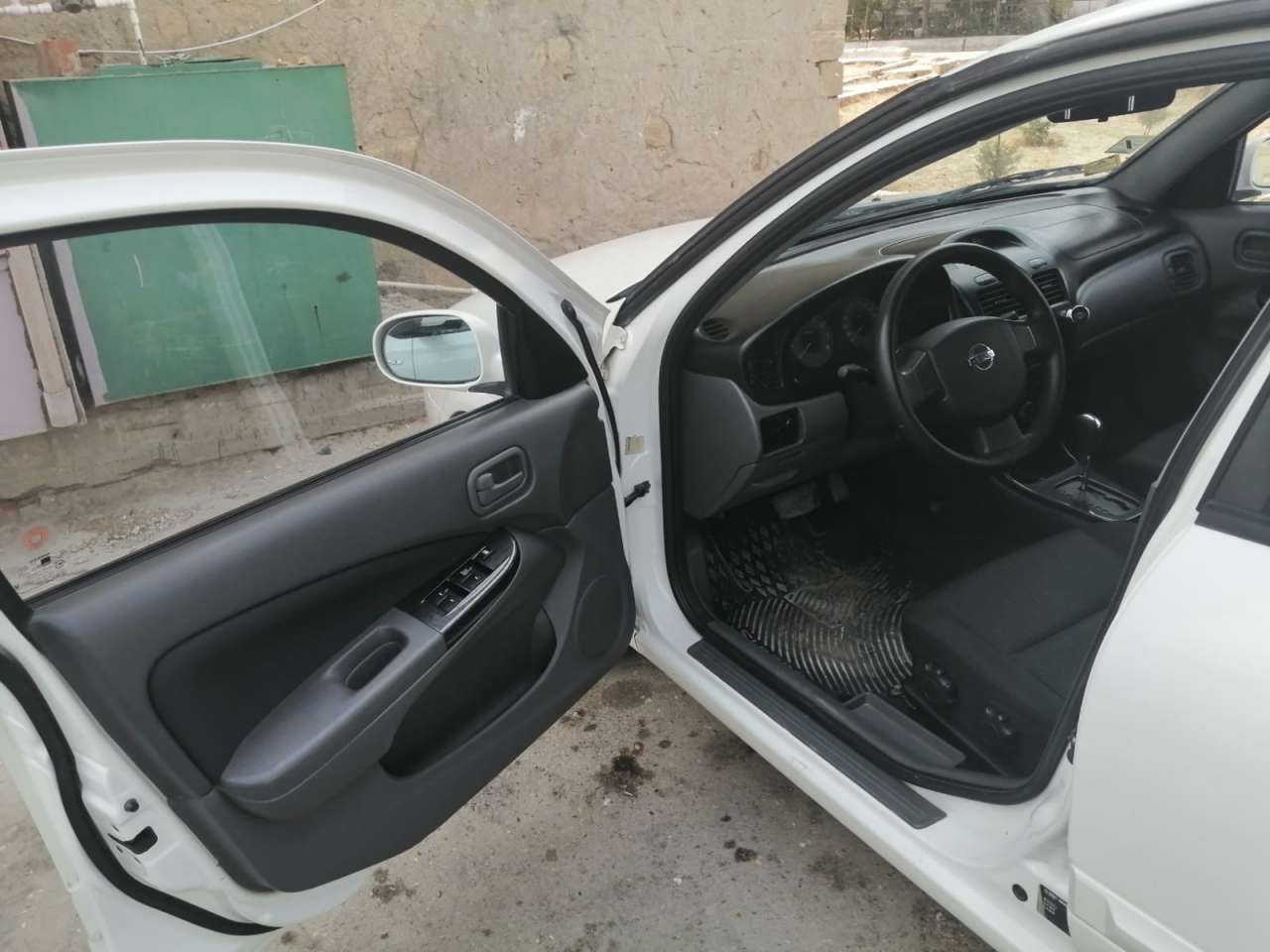 Nissan Sunny, 2008 il, 1.6 L, 259 000 km