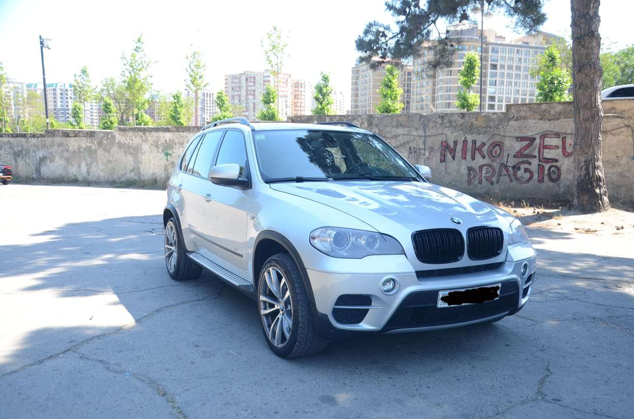 BMW X5, 2012 il, 3.0 L, 330 000 km