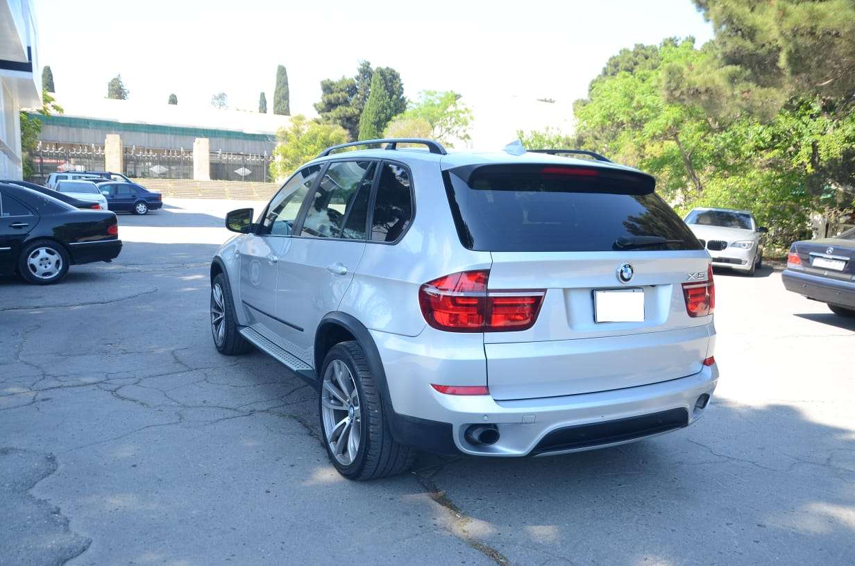 BMW X5, 2012 il, 3.0 L, 330 000 km