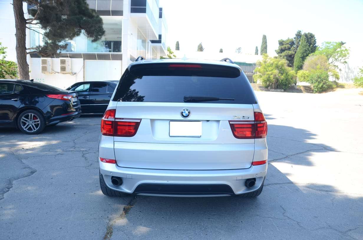 BMW X5, 2012 il, 3.0 L, 330 000 km