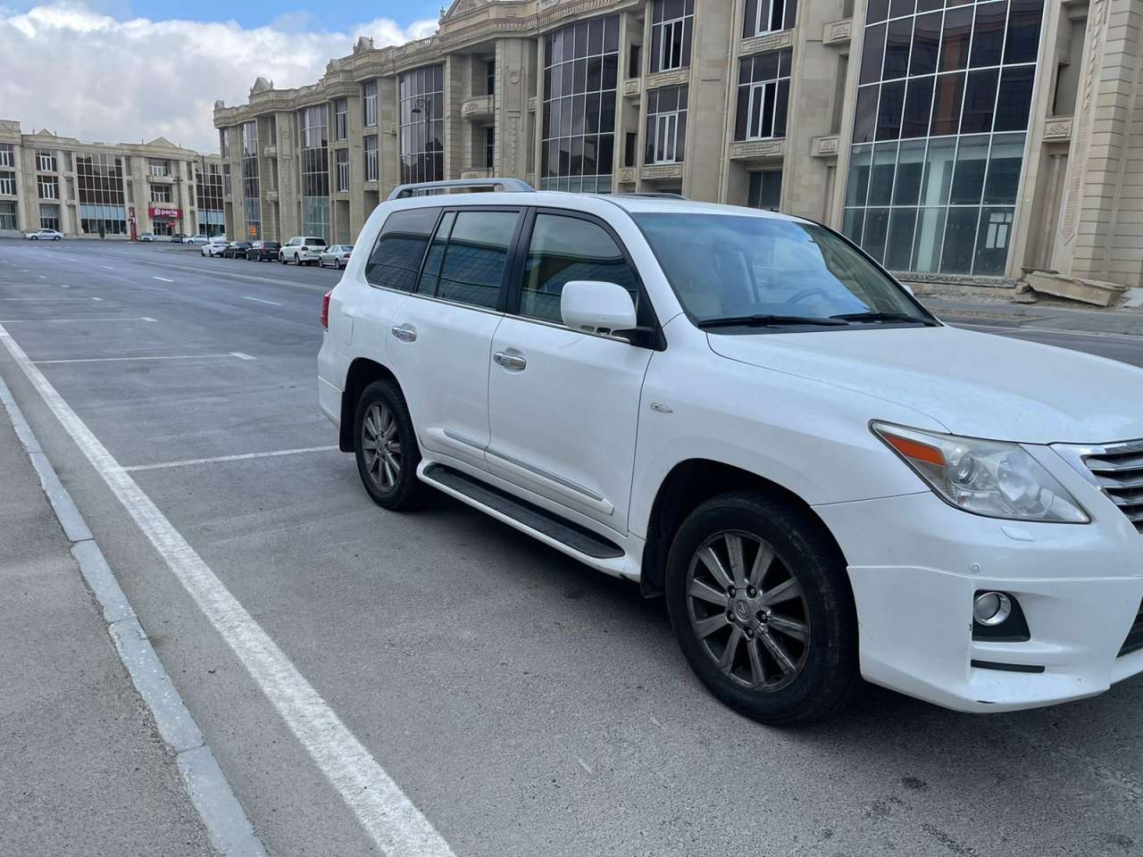 Lexus LX 570, 2010 il, 5.7 L, 260 000 km