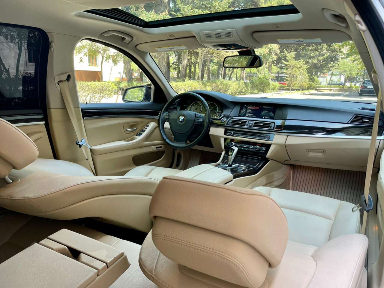 BMW 528, 2013 il, 2.0 L, 98 000 km