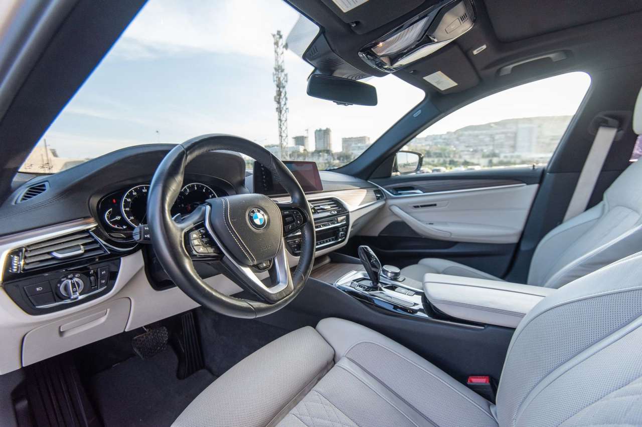 BMW 530, 2017 il, 2.0 L, 30 000 km