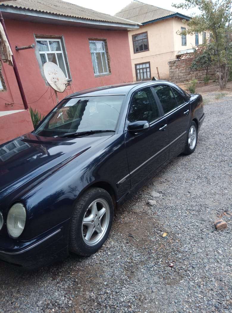 Mercedes E 230, 1996 il, 2.3 L, 428 991 km
