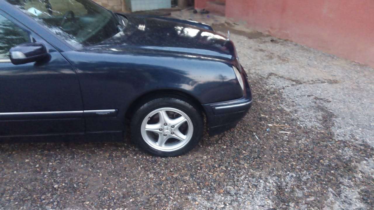 Mercedes E 230, 1996 il, 2.3 L, 428 991 km